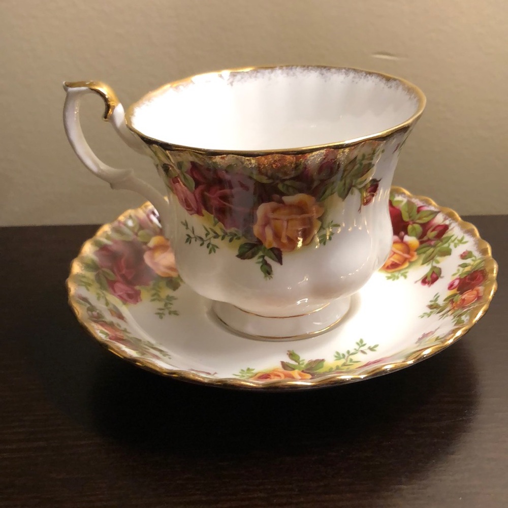 Royal Albert Old Country Rose / Tea Cup and Saucer